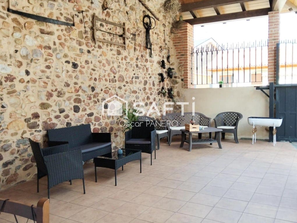 Office for sale in Rioseco de Tapia - € 479,000 (Ref: 9755554)