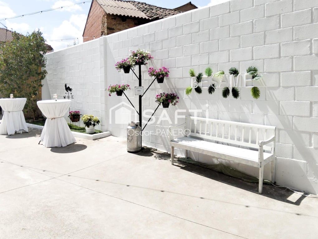 Office for sale in Rioseco de Tapia - € 479,000 (Ref: 9755554)