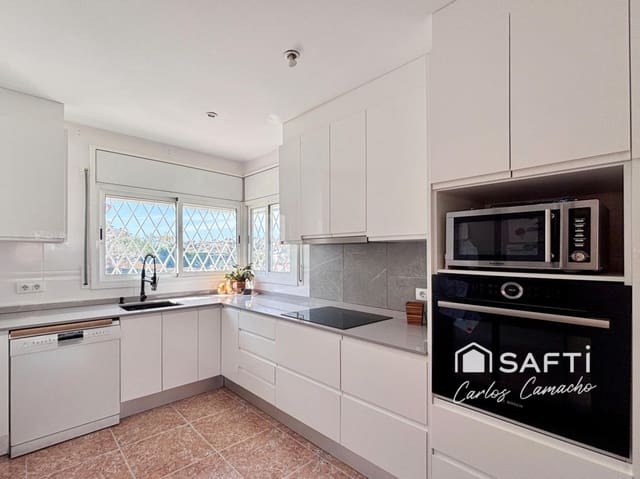 4 chambre Villa/Maison à vendre à Segur de Calafell, Calafell avec piscine garage - 430 000 € (Ref: 9755555)