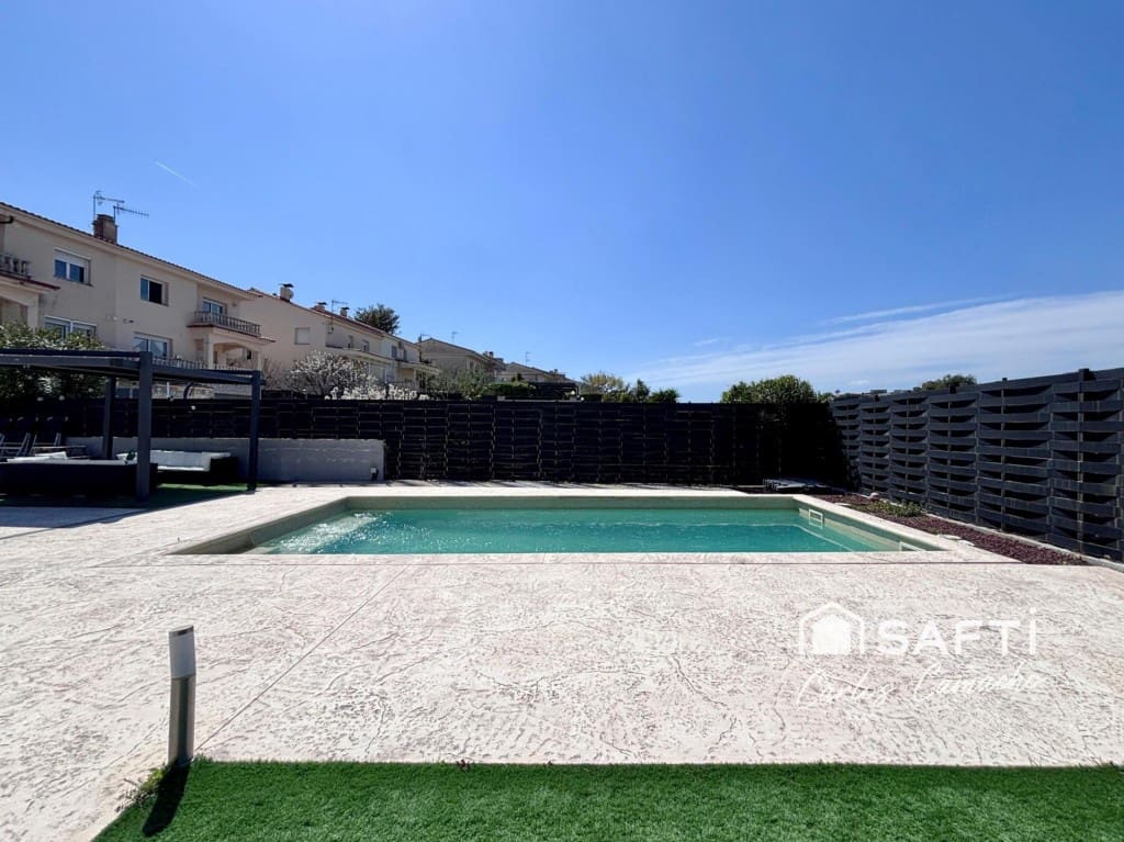 4 chambre Villa/Maison à vendre à Calafell avec piscine garage - 430 000 € (Ref: 9755555)