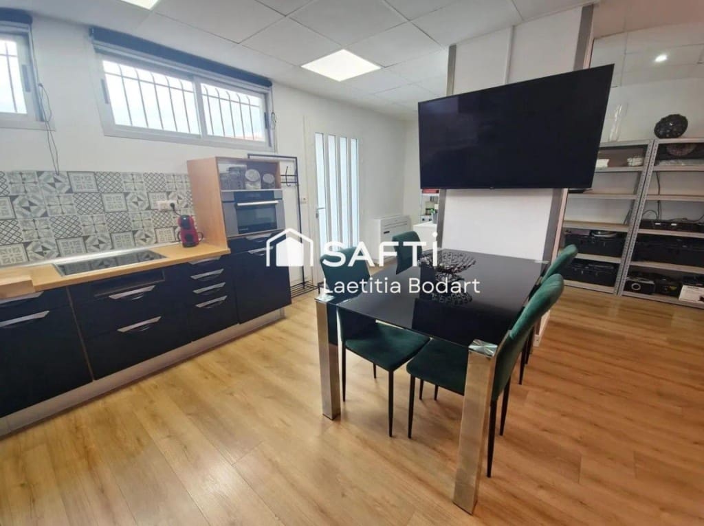 Kommersiell til salgs i Empuriabrava - € 159 000 (Ref: 9758816)