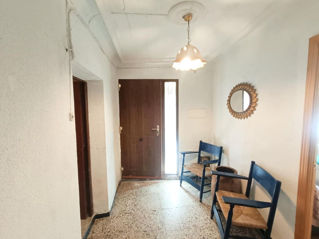 5 bedroom Terraced Villa for sale in Puerto Lapice with garage - € 48,000 (Ref: 9761875)