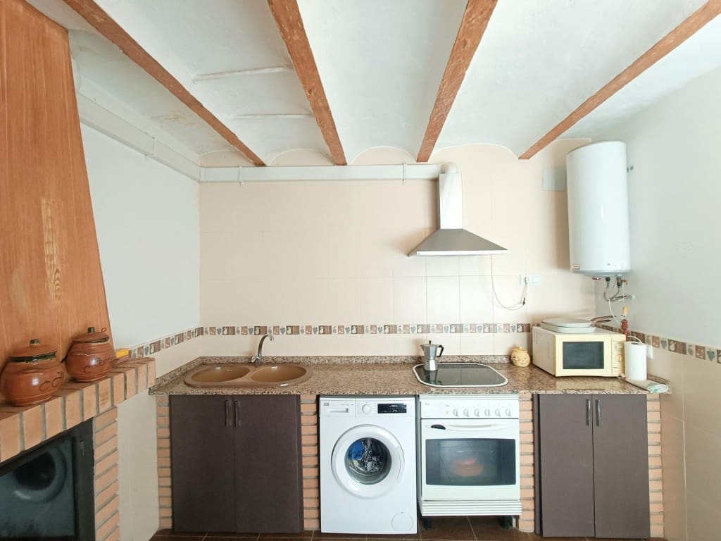 5 bedroom Terraced Villa for sale in Puerto Lapice with garage - € 48,000 (Ref: 9761875)