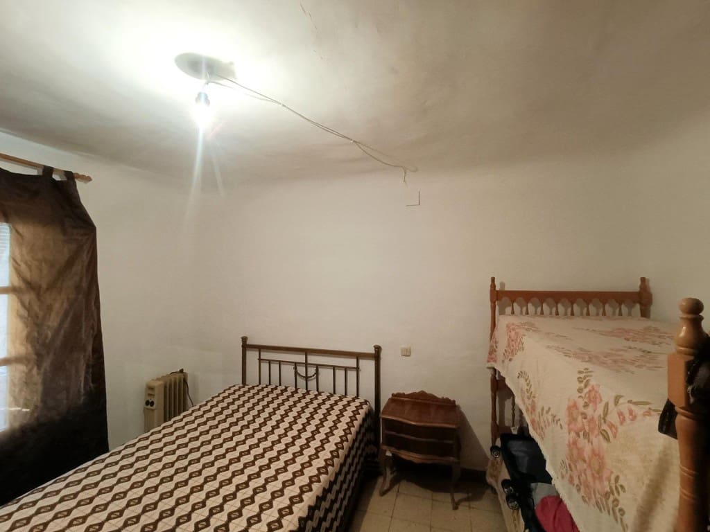 5 bedroom Terraced Villa for sale in Puerto Lapice with garage - € 48,000 (Ref: 9761875)