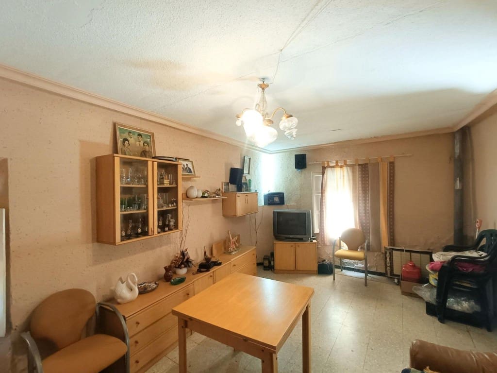 5 bedroom Terraced Villa for sale in Puerto Lapice with garage - € 48,000 (Ref: 9761875)