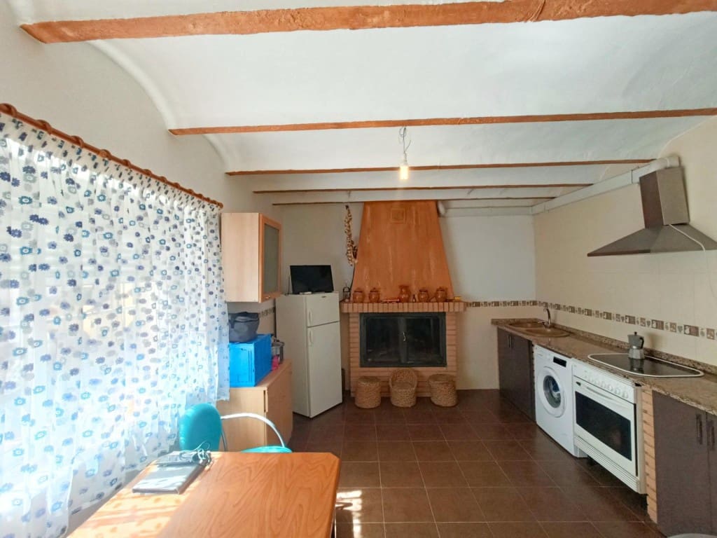 5 bedroom Terraced Villa for sale in Puerto Lapice with garage - € 48,000 (Ref: 9761875)