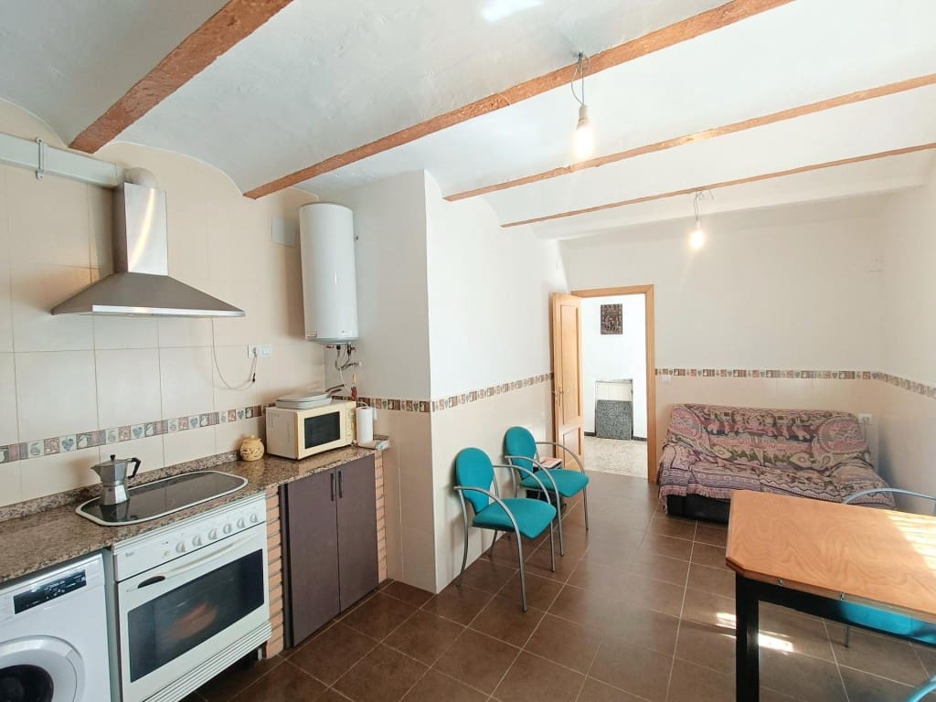 5 bedroom Terraced Villa for sale in Puerto Lapice with garage - € 48,000 (Ref: 9761875)