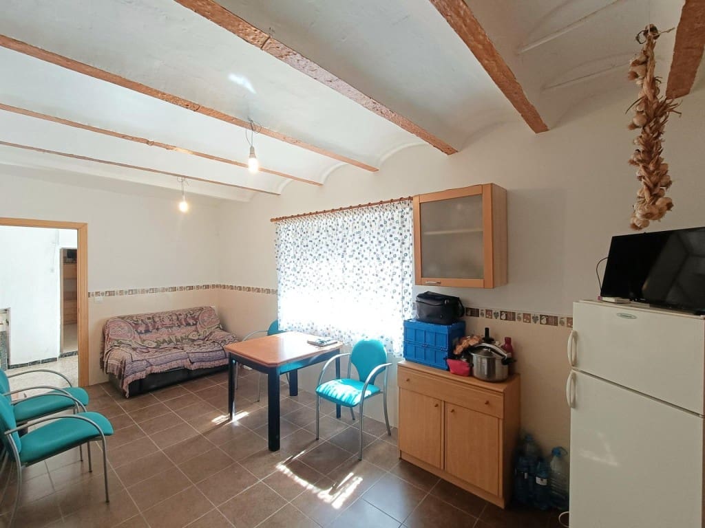 5 bedroom Terraced Villa for sale in Puerto Lapice with garage - € 48,000 (Ref: 9761875)