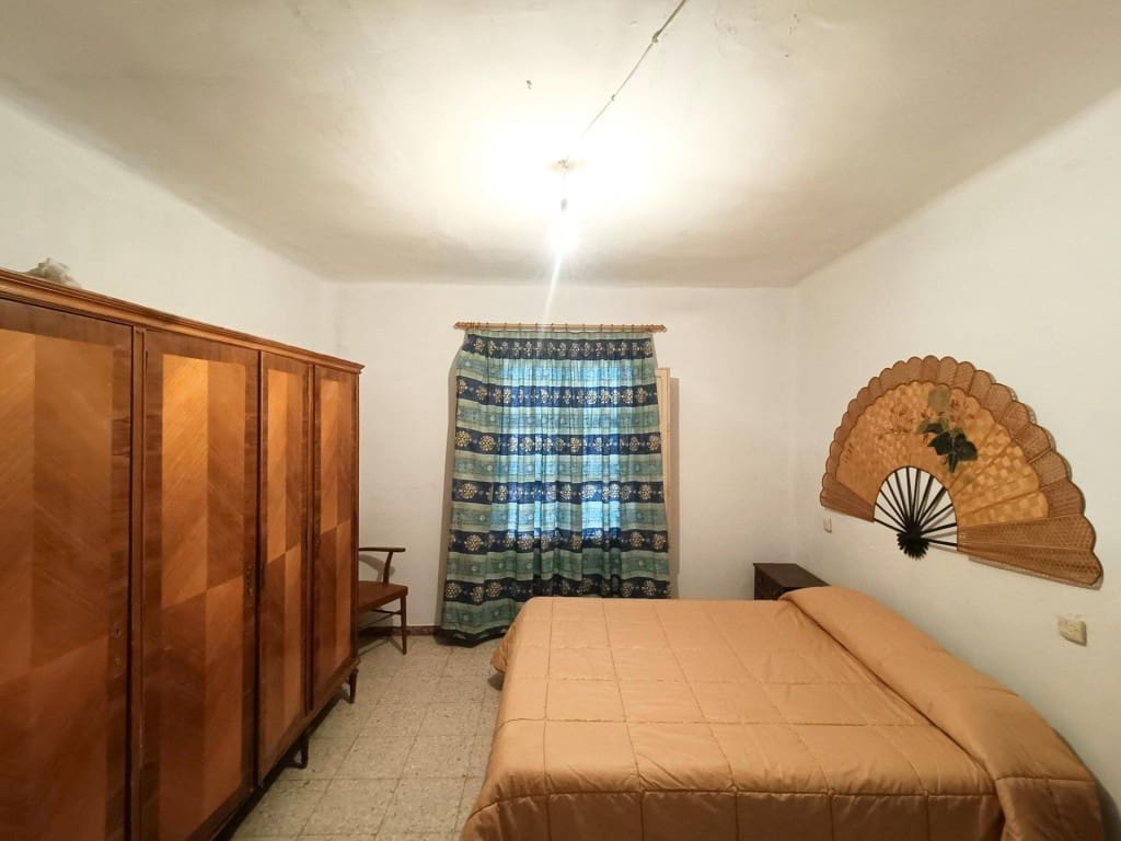 5 bedroom Terraced Villa for sale in Puerto Lapice with garage - € 48,000 (Ref: 9761875)