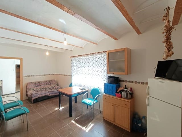 5 bedroom Terraced Villa for sale in Puerto Lápice with garage - € 48,000 (Ref: 9761875)