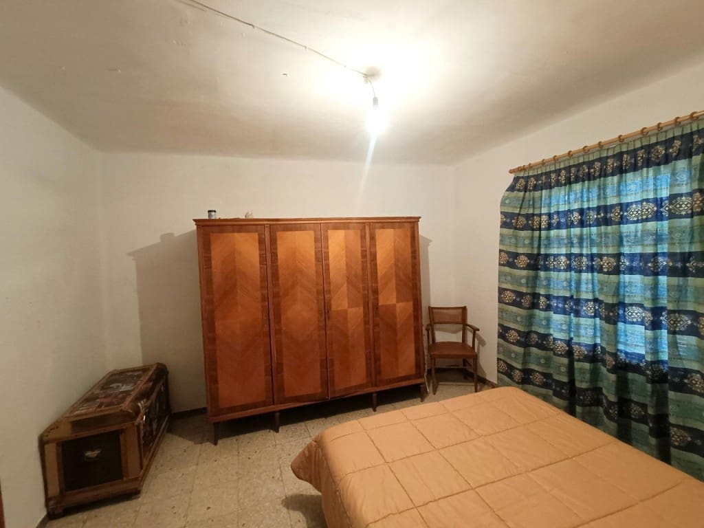 5 bedroom Terraced Villa for sale in Puerto Lapice with garage - € 48,000 (Ref: 9761875)