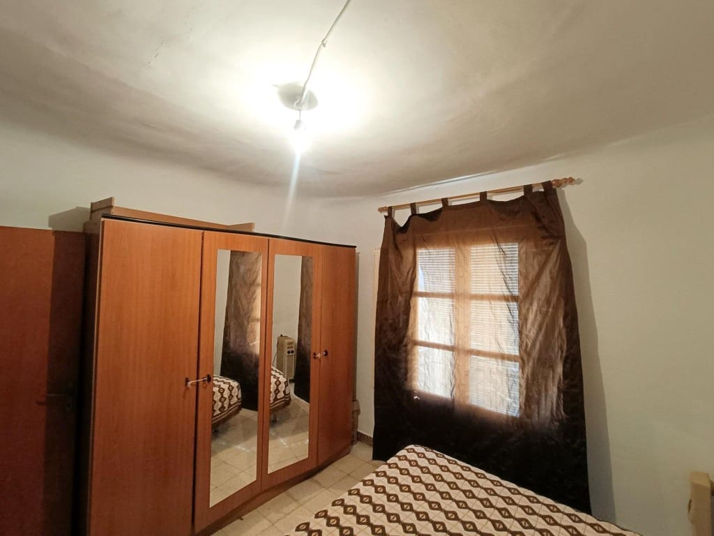 5 bedroom Terraced Villa for sale in Puerto Lapice with garage - € 48,000 (Ref: 9761875)