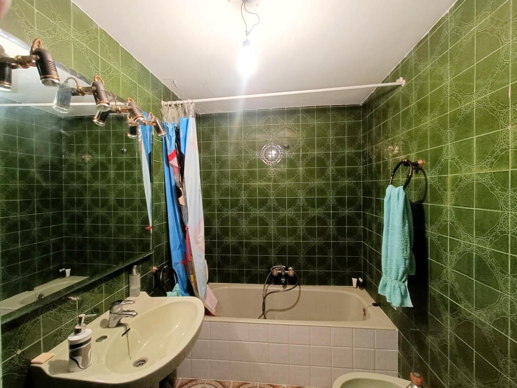 5 bedroom Terraced Villa for sale in Puerto Lapice with garage - € 48,000 (Ref: 9761875)