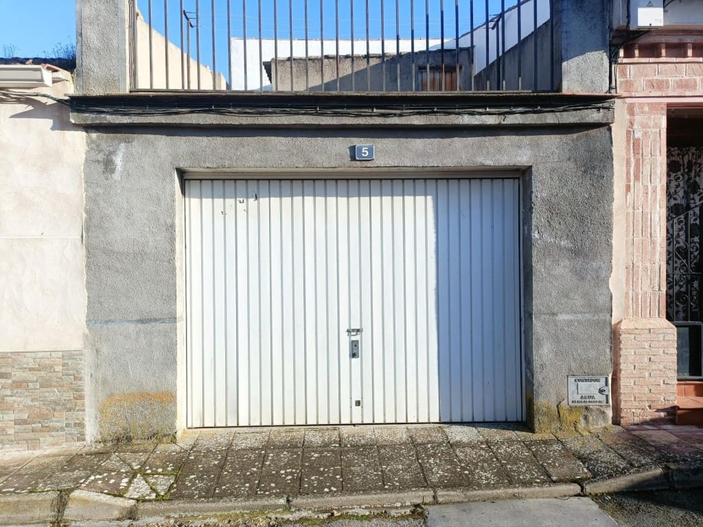 5 bedroom Terraced Villa for sale in Puerto Lapice with garage - € 48,000 (Ref: 9761875)