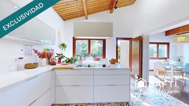 5 soverom Villa til salgs i Sant Julià de Ramis med svømmebasseng garasje - € 740 000 (Ref: 9761876)