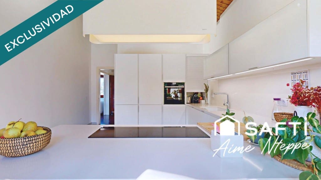 5 soverom Villa til salgs i Sant Julia de Ramis med svømmebasseng garasje - € 740 000 (Ref: 9761876)