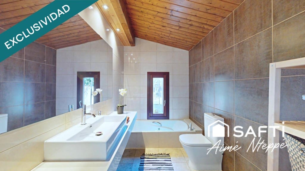 5 soverom Villa til salgs i Sant Julia de Ramis med svømmebasseng garasje - € 740 000 (Ref: 9761876)