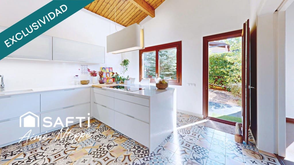 5 soverom Villa til salgs i Sant Julia de Ramis med svømmebasseng garasje - € 740 000 (Ref: 9761876)