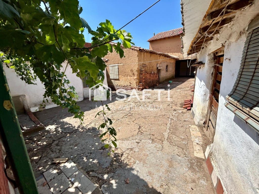 Finca/Casa Rural de 11 habitaciones en Valencia de Don Juan en venta con garaje - 129.000 € (Ref: 9761877)