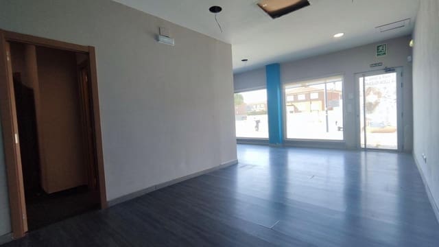 Commercieel te koop in León stad - € 75.000 (Ref: 9761878)