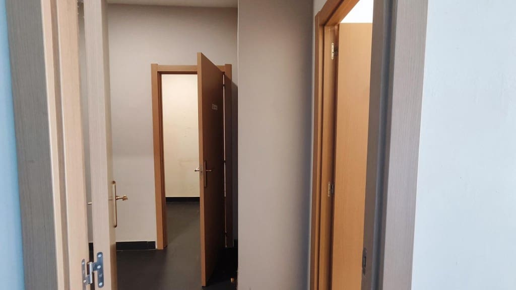 Commercieel te koop in Leon stad - € 75.000 (Ref: 9761878)