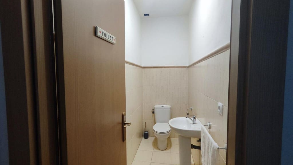 Commercieel te koop in Leon stad - € 75.000 (Ref: 9761878)