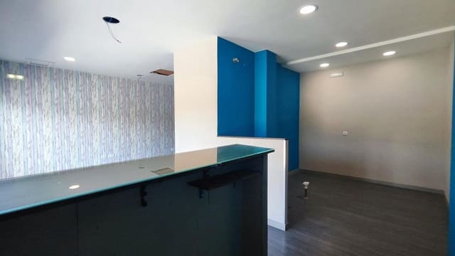 Commercieel te koop in León stad - € 75.000 (Ref: 9761878)