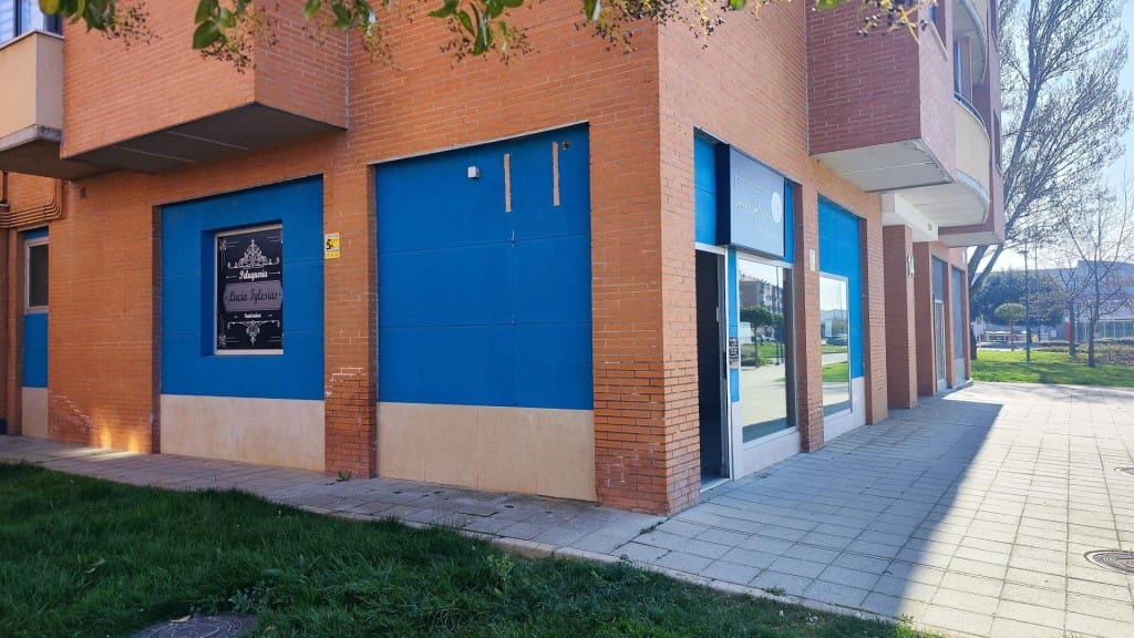 Commercieel te koop in Leon stad - € 75.000 (Ref: 9761878)