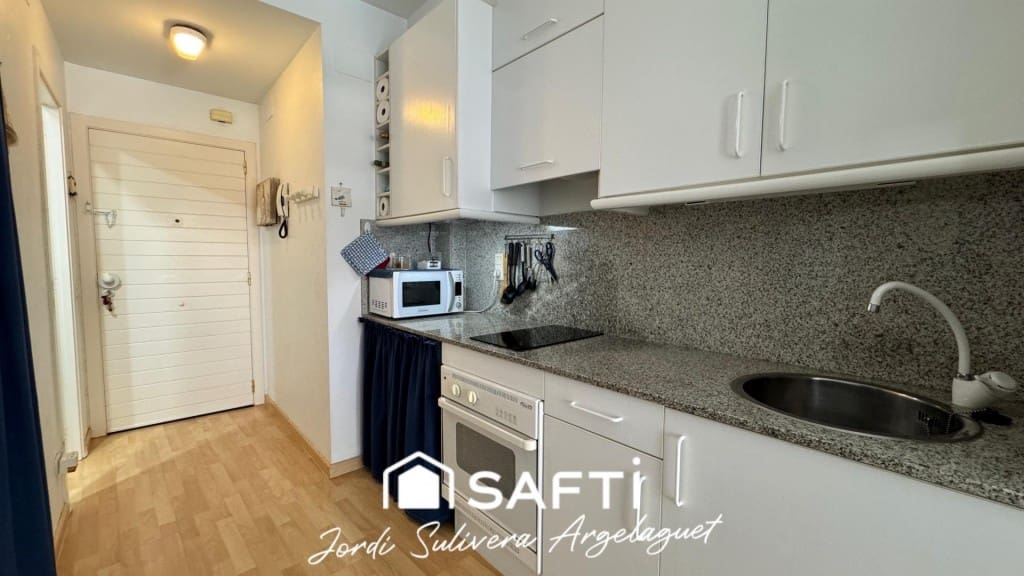 Studio for sale in Palamos with pool - € 239,000 (Ref: 9770557)