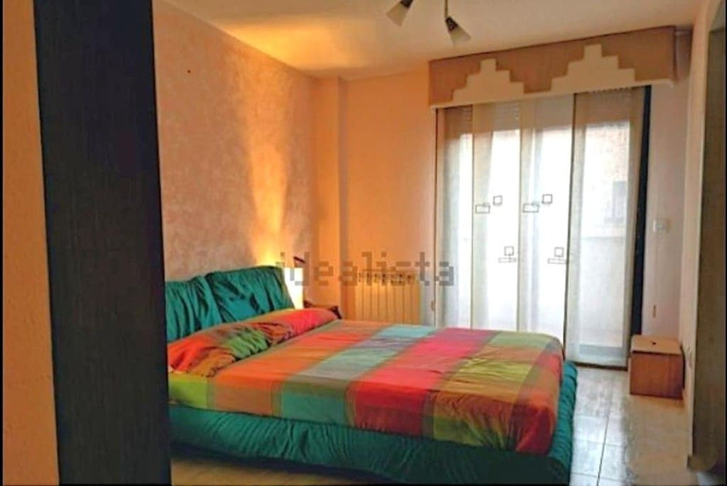 Adosado de 3 habitaciones en Zuera en venta con garaje - 225.000 € (Ref: 9772885)