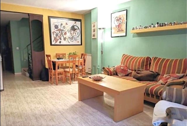 Adosado de 3 habitaciones en Zuera en venta con garaje - 225.000 € (Ref: 9772885)