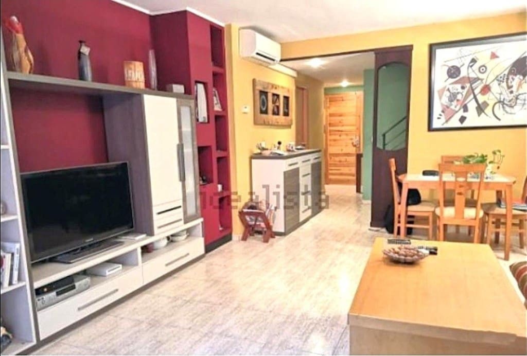 Adosado de 3 habitaciones en Zuera en venta con garaje - 225.000 € (Ref: 9772885)