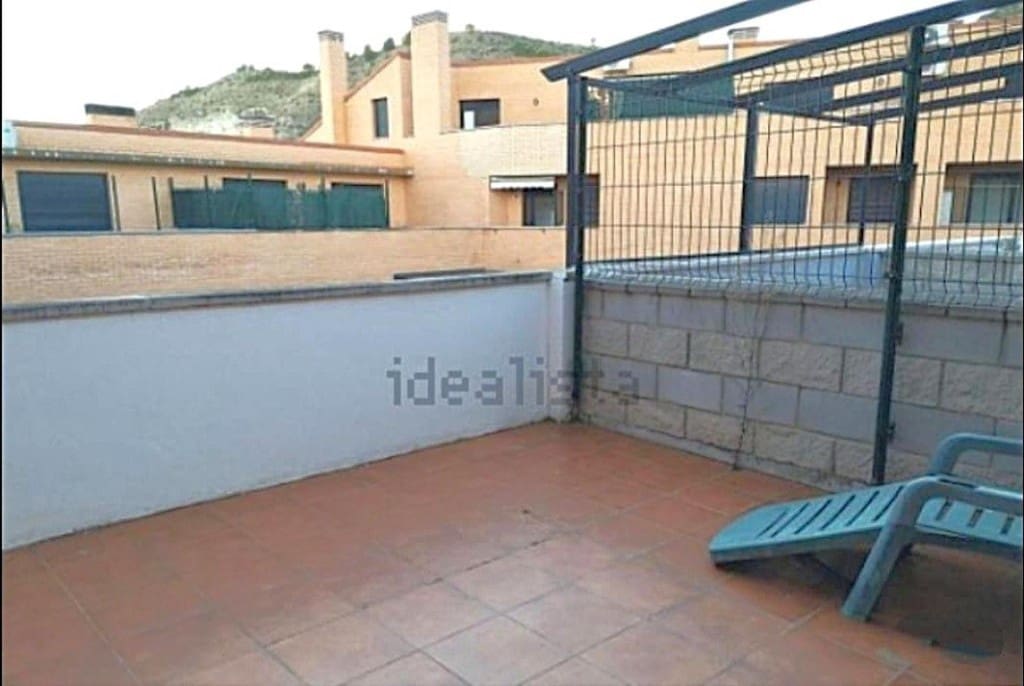 Adosado de 3 habitaciones en Zuera en venta con garaje - 225.000 € (Ref: 9772885)