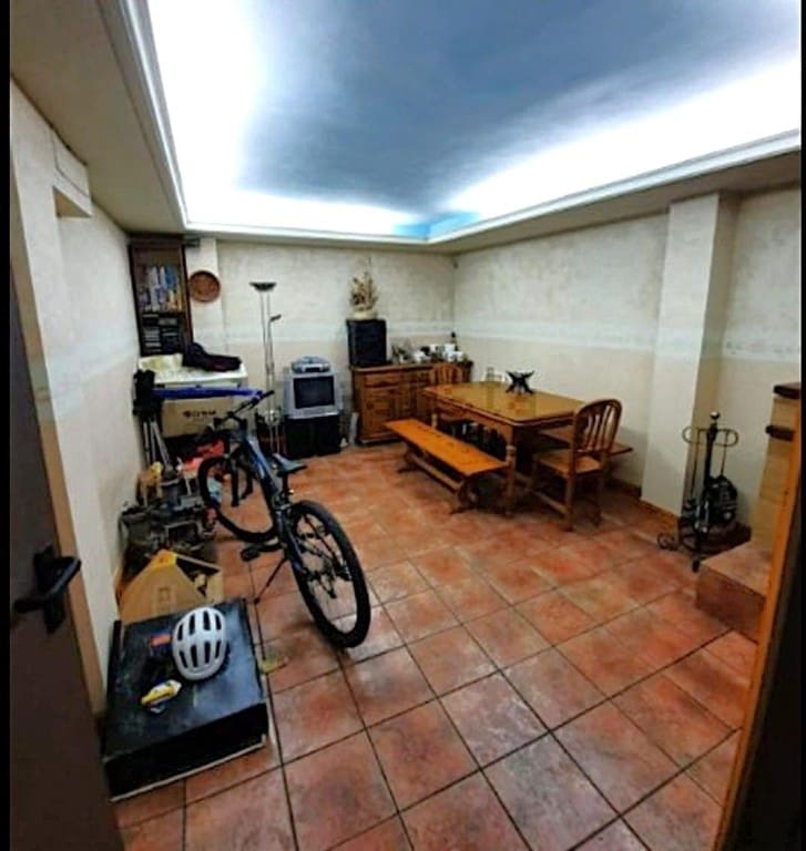 Adosado de 3 habitaciones en Zuera en venta con garaje - 225.000 € (Ref: 9772885)