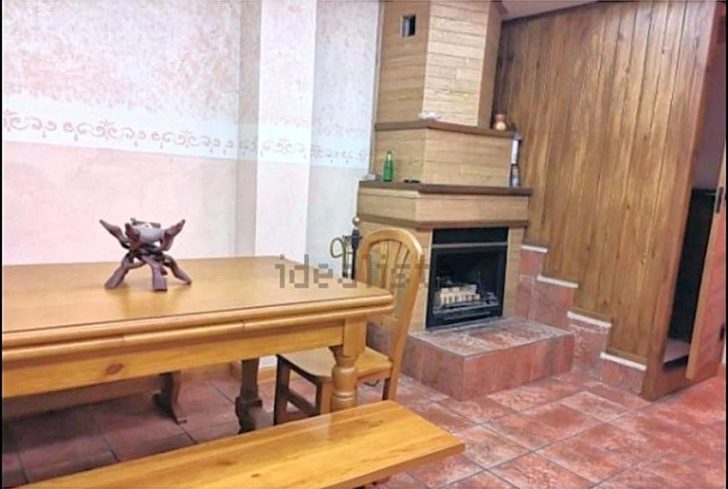 Adosado de 3 habitaciones en Zuera en venta con garaje - 225.000 € (Ref: 9772885)