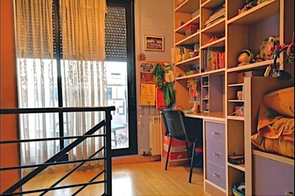 Adosado de 3 habitaciones en Zuera en venta con garaje - 225.000 € (Ref: 9772885)