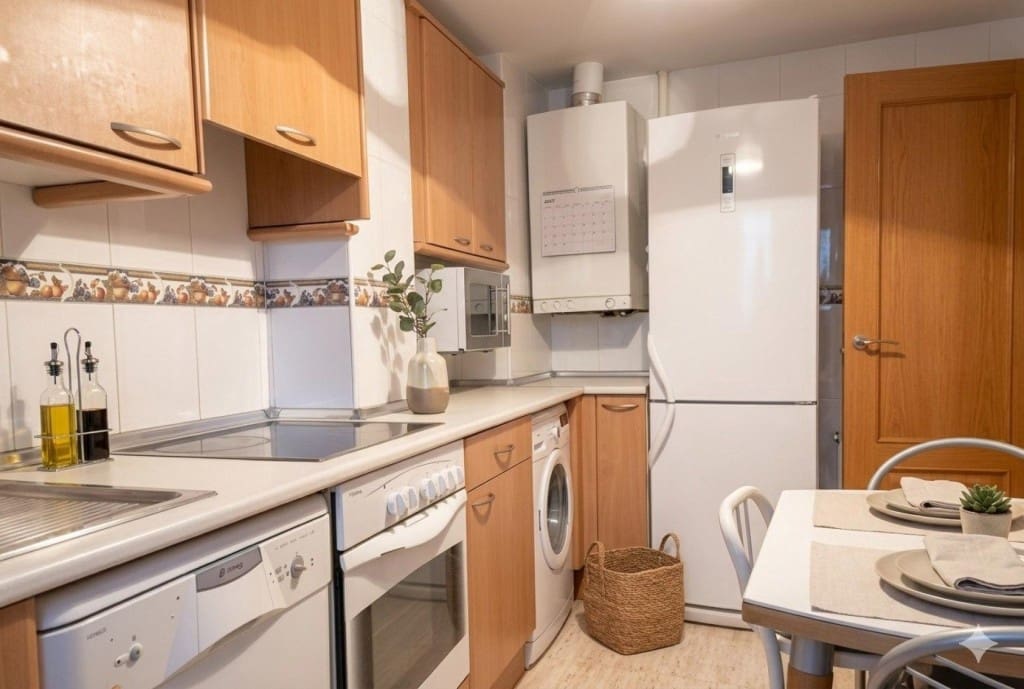 Adosado de 3 habitaciones en Zuera en venta con garaje - 225.000 € (Ref: 9772885)