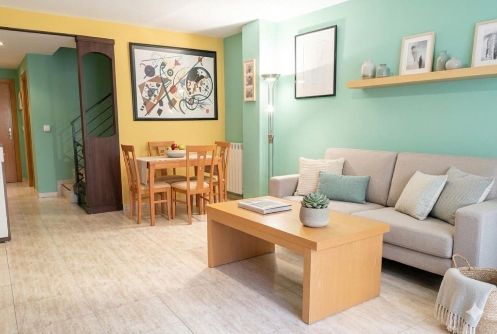 Adosado de 3 habitaciones en Zuera en venta con garaje - 225.000 € (Ref: 9772885)