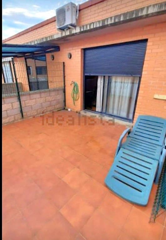 Adosado de 3 habitaciones en Zuera en venta con garaje - 225.000 € (Ref: 9772885)