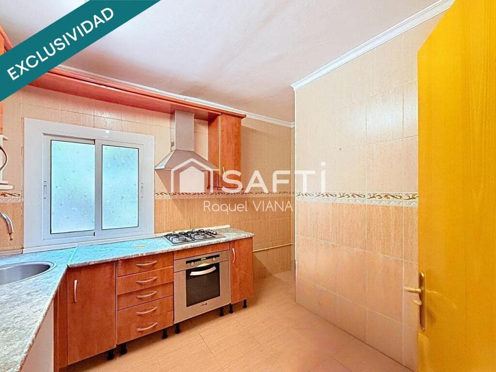 10 bedroom Villa for sale in Sant Vicenc dels Horts - € 395,000 (Ref: 9772890)