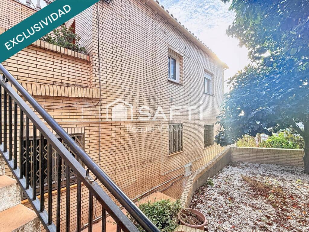 10 bedroom Villa for sale in Sant Vicenc dels Horts - € 395,000 (Ref: 9772890)