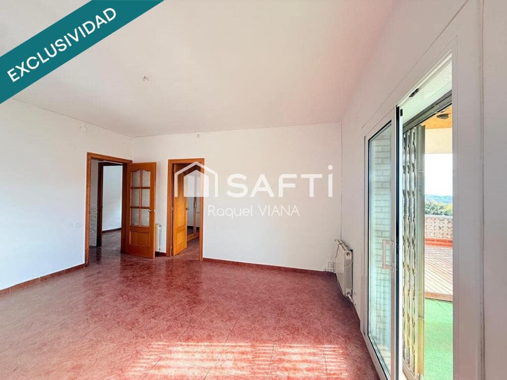 10 bedroom Villa for sale in Sant Vicenc dels Horts - € 395,000 (Ref: 9772890)