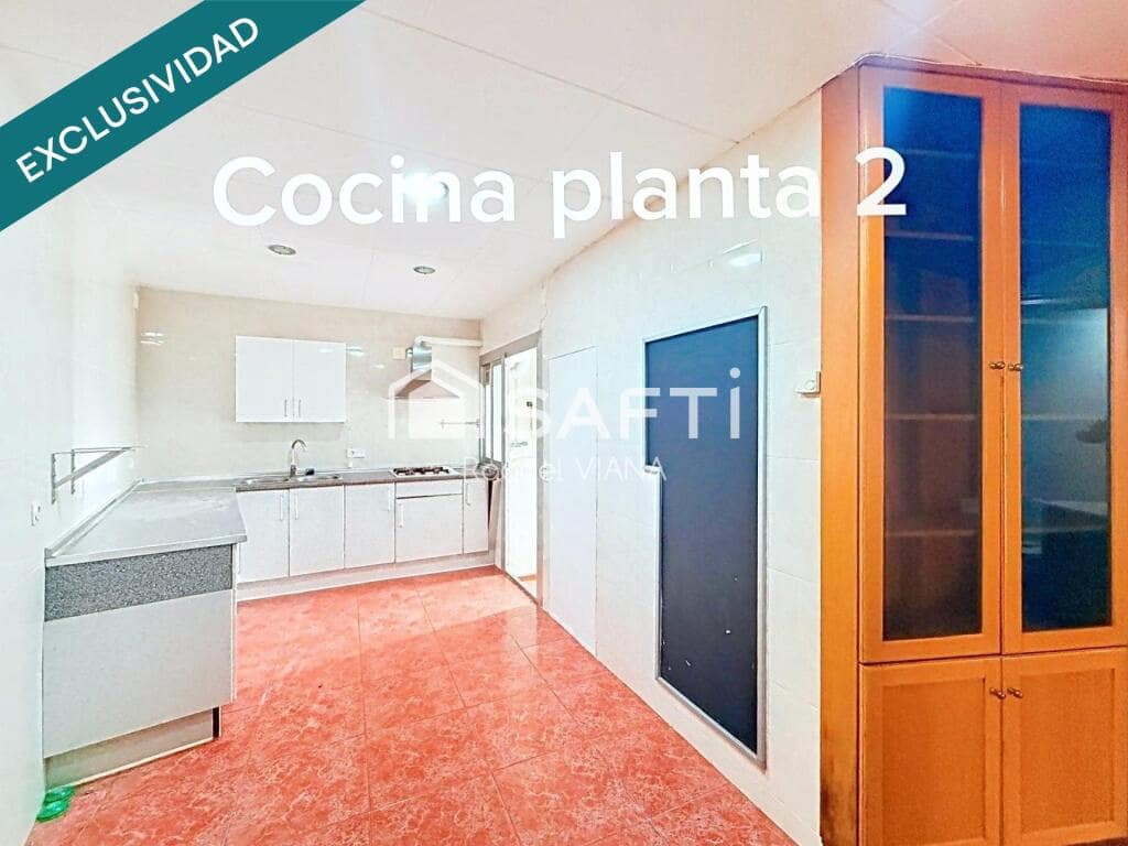 10 bedroom Villa for sale in Sant Vicenc dels Horts - € 395,000 (Ref: 9772890)