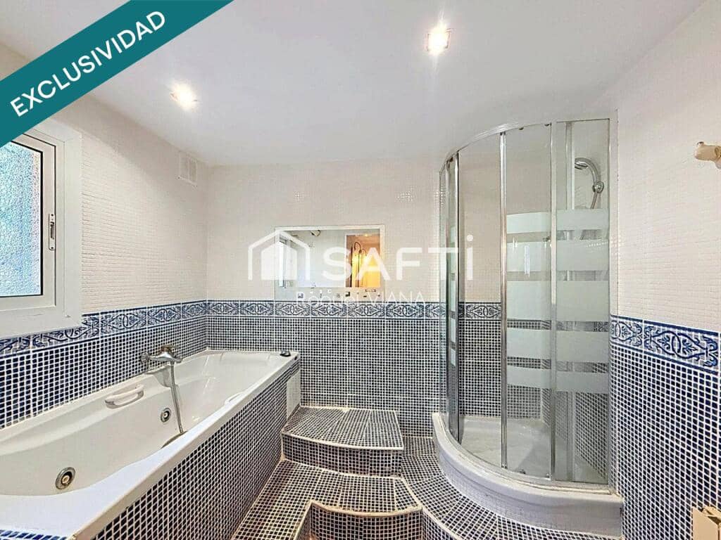 10 bedroom Villa for sale in Sant Vicenc dels Horts - € 395,000 (Ref: 9772890)