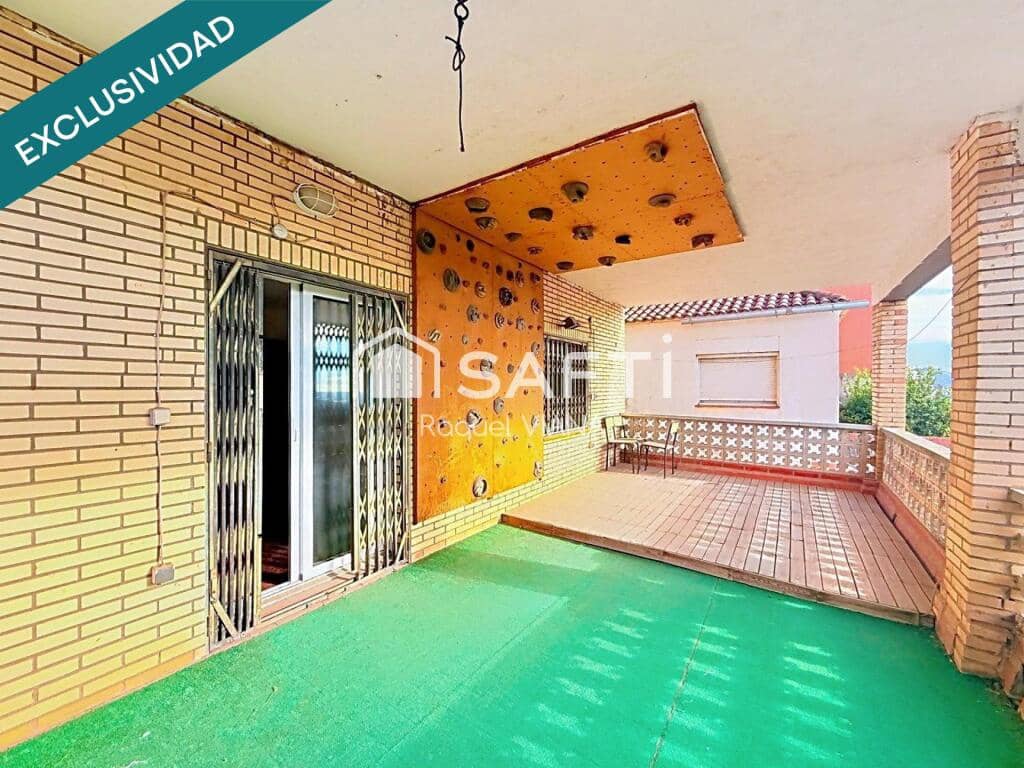 10 bedroom Villa for sale in Sant Vicenc dels Horts - € 395,000 (Ref: 9772890)