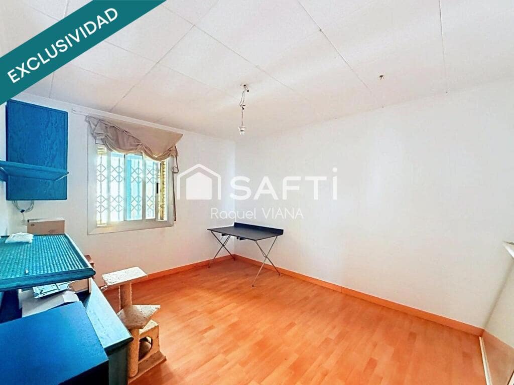 10 bedroom Villa for sale in Sant Vicenc dels Horts - € 395,000 (Ref: 9772890)