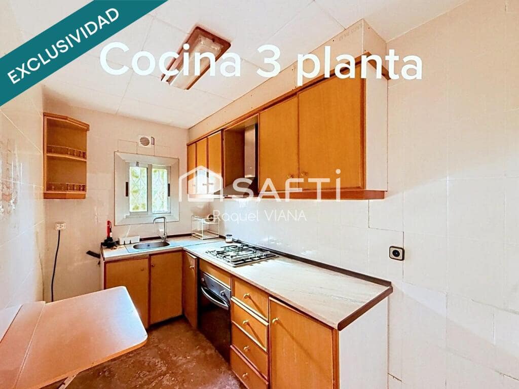 10 bedroom Villa for sale in Sant Vicenc dels Horts - € 395,000 (Ref: 9772890)