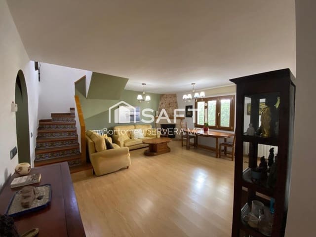 3 soverom Villa til salgs i Ciutadella de Menorca med svømmebasseng garasje - € 675 000 (Ref: 9777945)