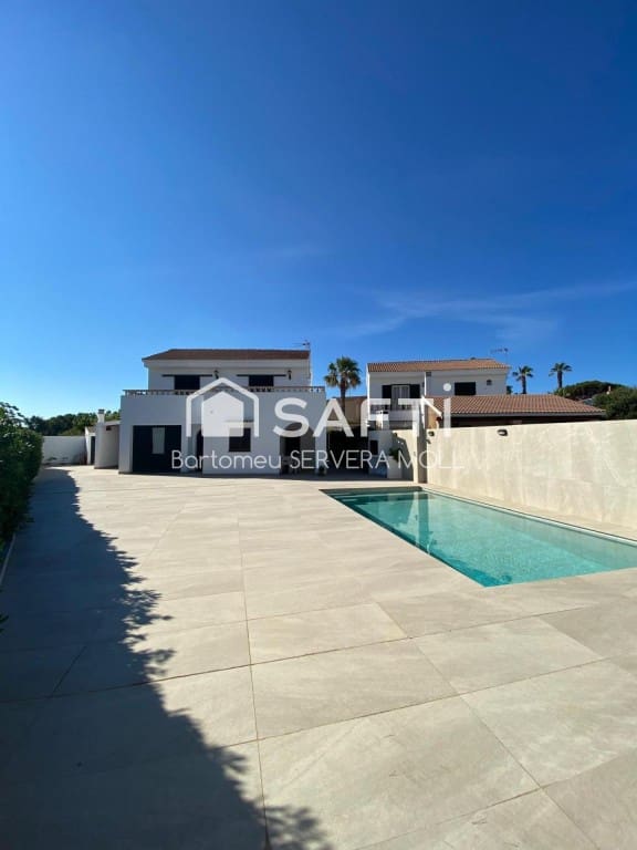 3 soverom Villa til salgs i Ciutadella de Menorca med svømmebasseng garasje - € 675 000 (Ref: 9777945)