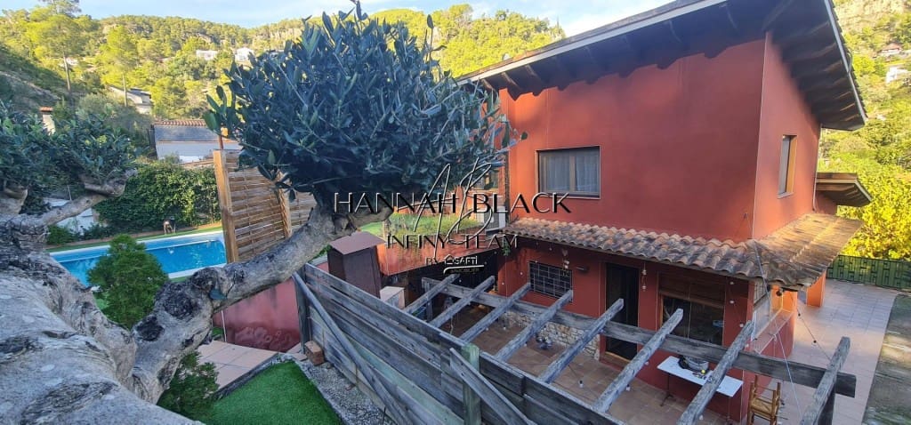 3 camera da letto Villa in vendita in Vallirana con piscina garage - 599.000 € (Rif: 9777946)